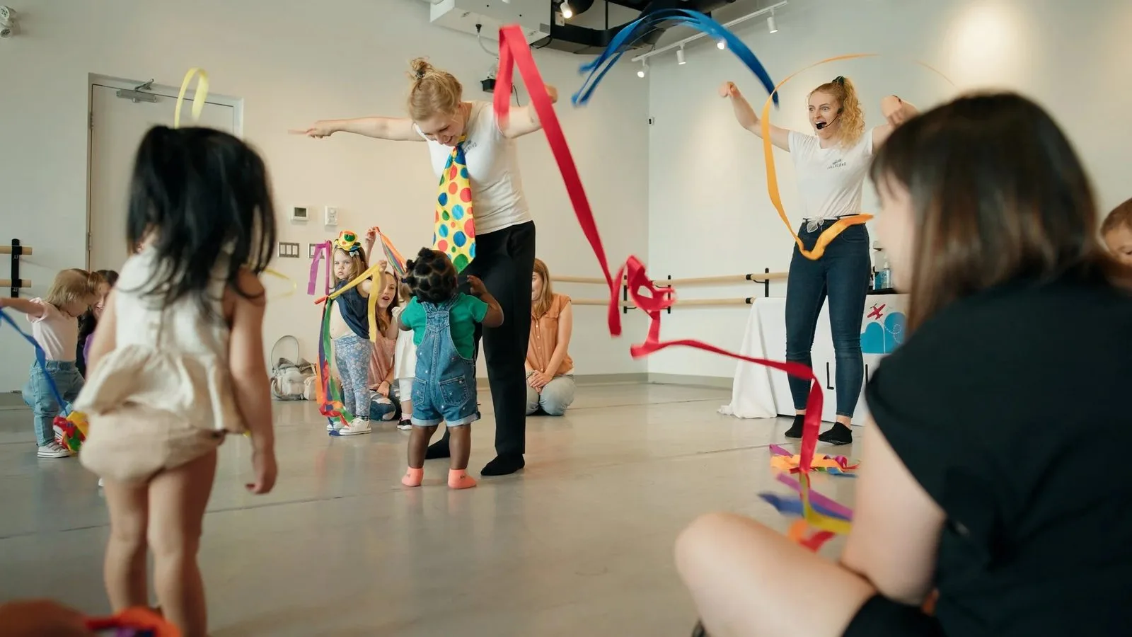 Instructors leading a sensory play class for young children at Lullaland
